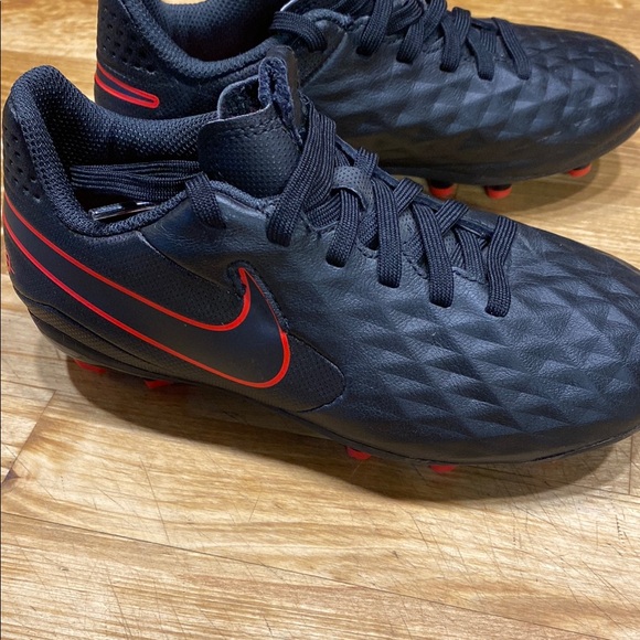 Nike Black and Red Geometric Sneakers - Picture 6 of 8